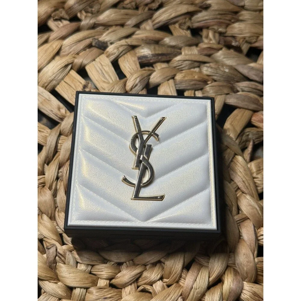 YSL All Hours Hyper Luminize Highlighting Powder Lavender/NEw